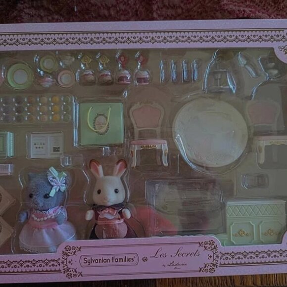 Slyvanian Families x Ladurée Les Secrets Tea Party Set (please read description) - Picture 3 of 5